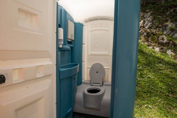 Best Construction site porta potty rental  in Hialeah, FL